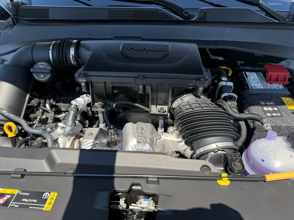 New 2026 Bright White Clearcoat Jeep Latitude image 17