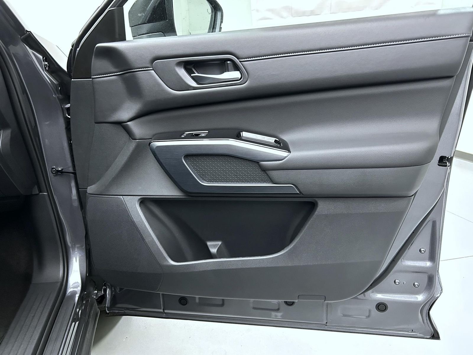 New 2026 Gun Metallic Nissan SL image 16
