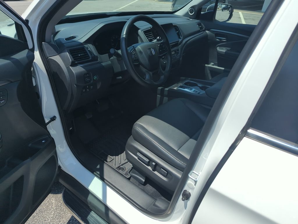 Used 2025  Honda RTL image 10