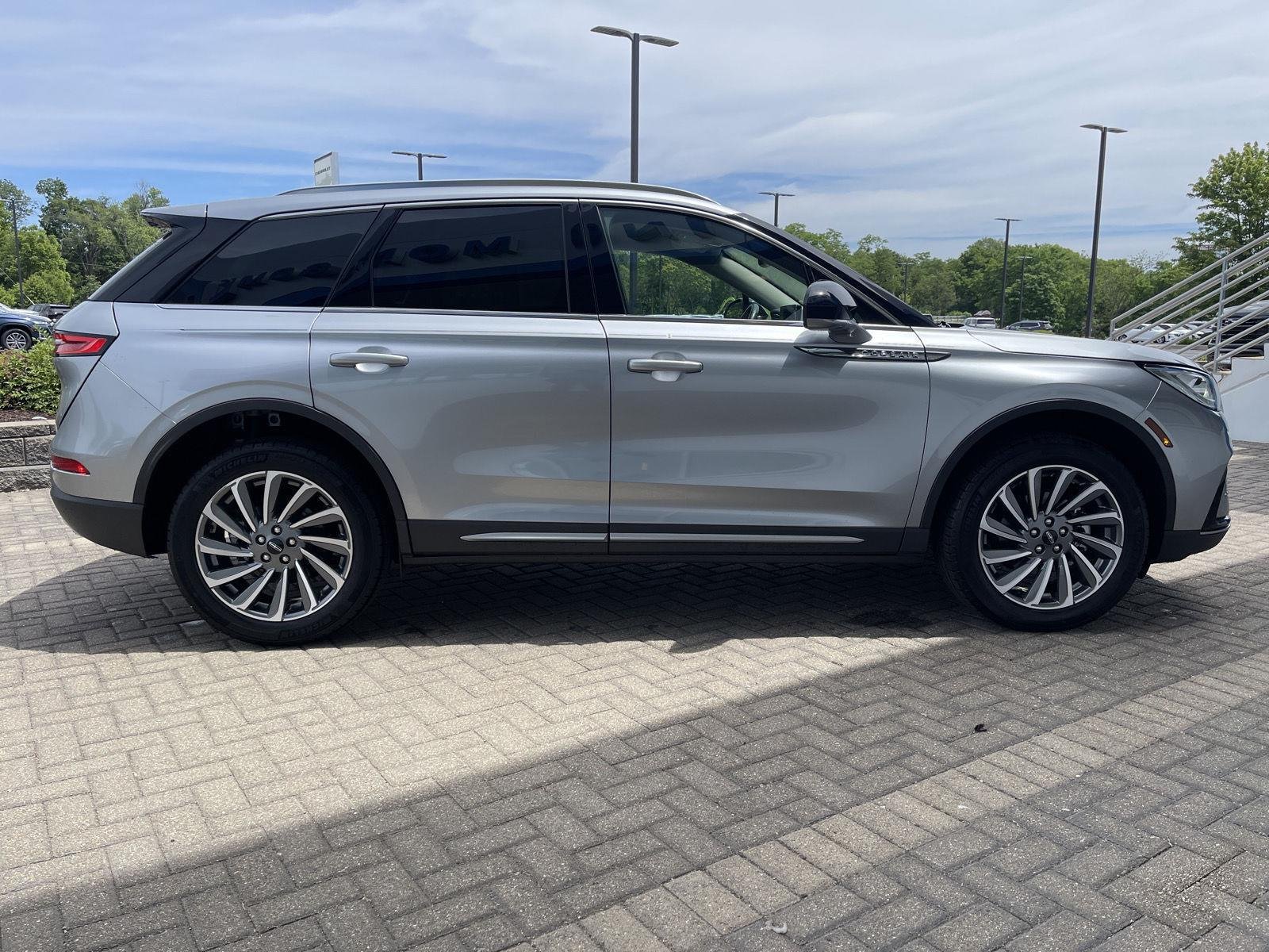 Used 2024 Silver Radiance Metallic Clearcoat Lincoln Reserve image 6