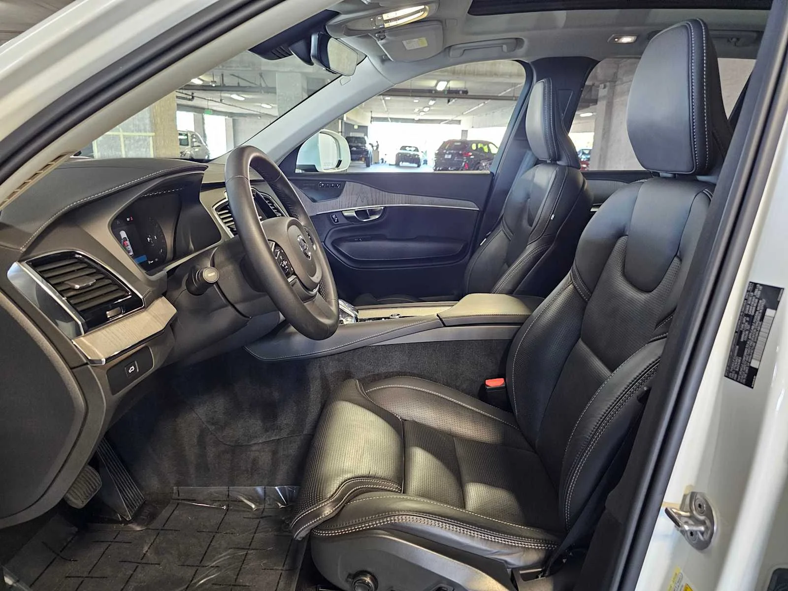 Used 2025 Crystal White Metallic Volvo Ultra image 21