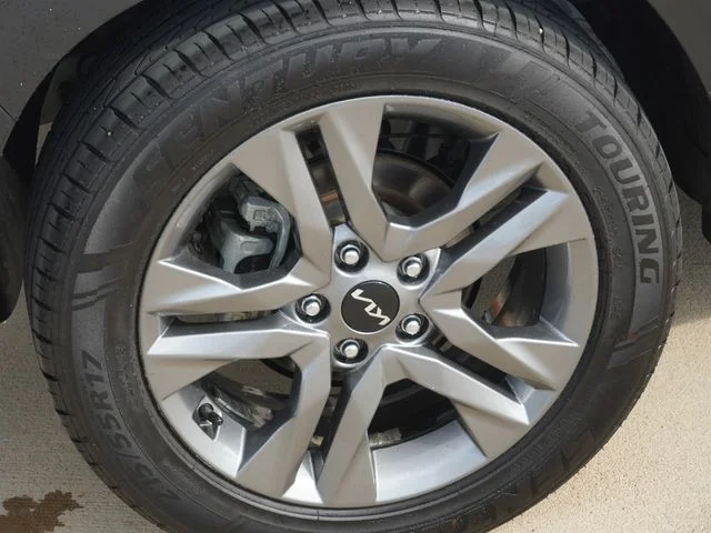 Used 2023 White Kia S image 11