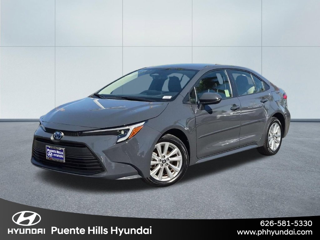 Used 2025  Toyota LE image 1