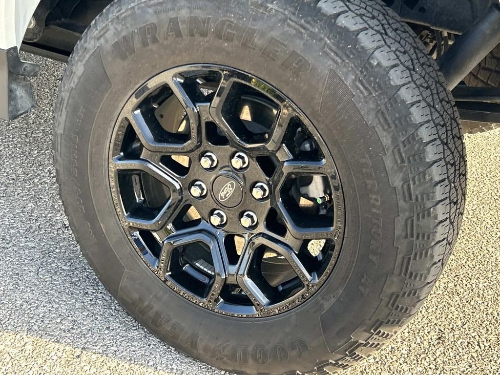 Certified Used 2024 Avalanche Ford XLT image 13
