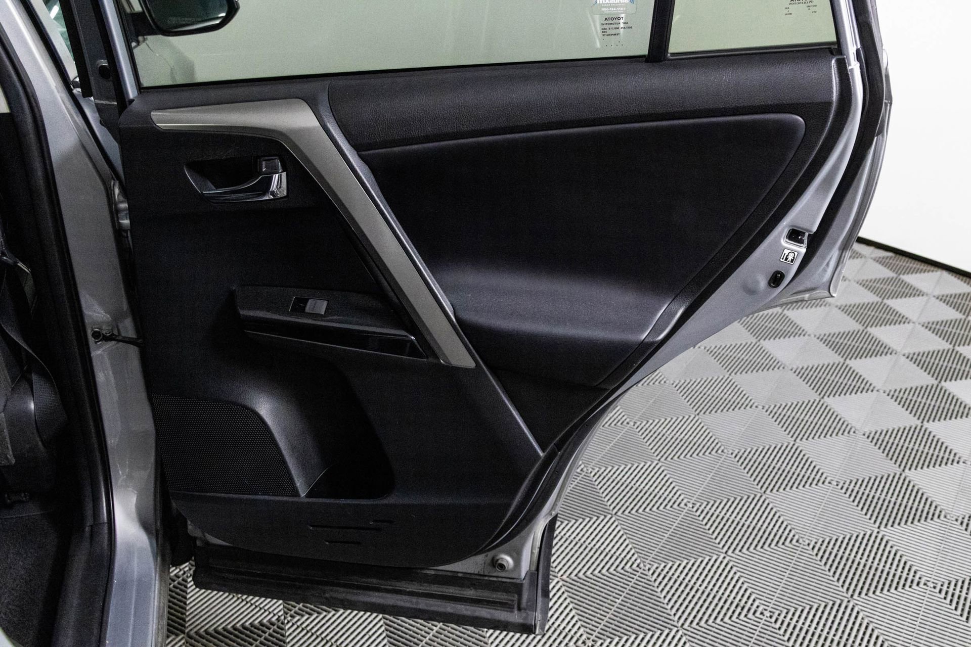 2018 TOYOTA RAV4 - Image 38