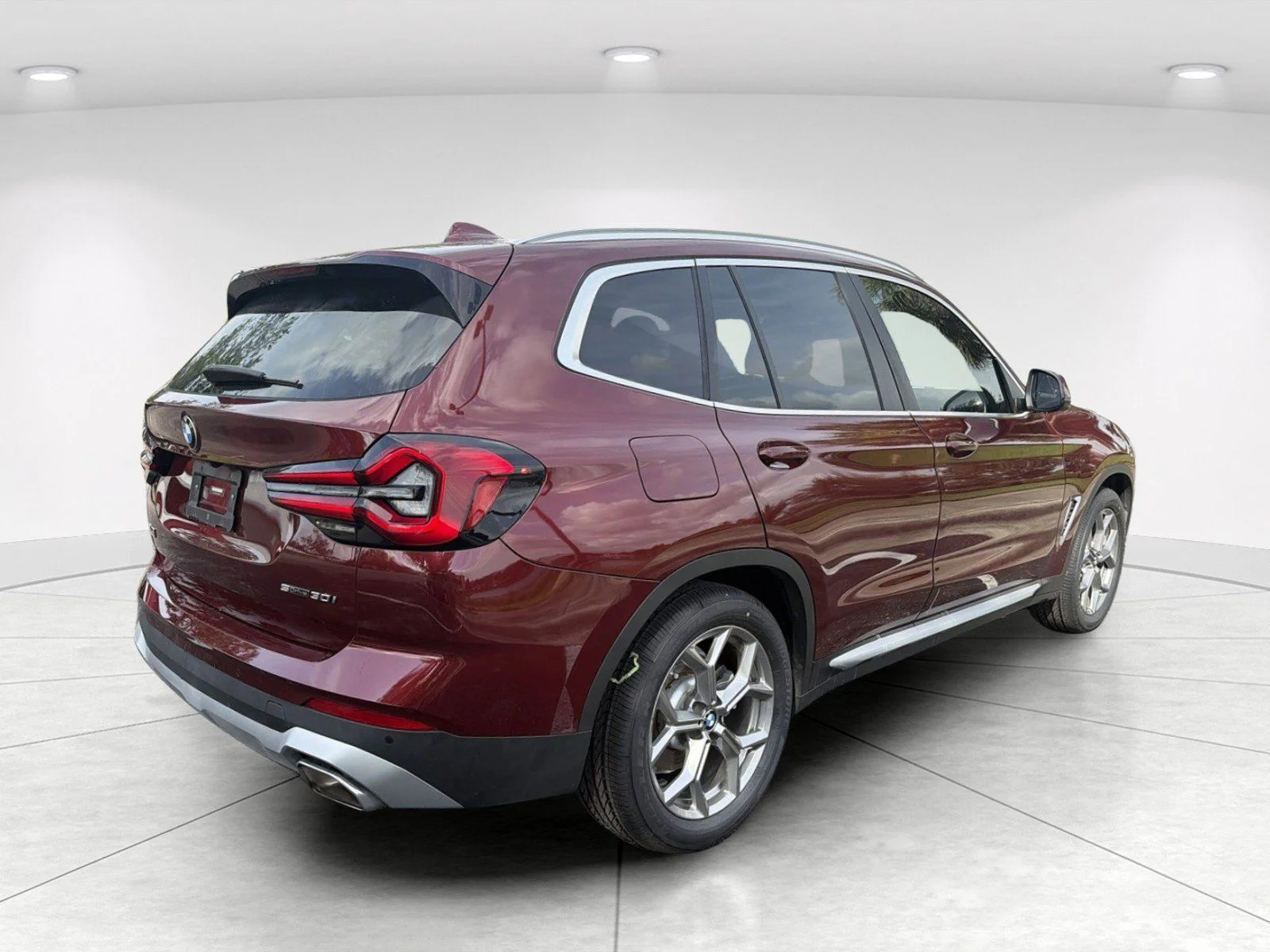 Used 2023 Aventurin Red Metallic BMW sDrive30i image 4