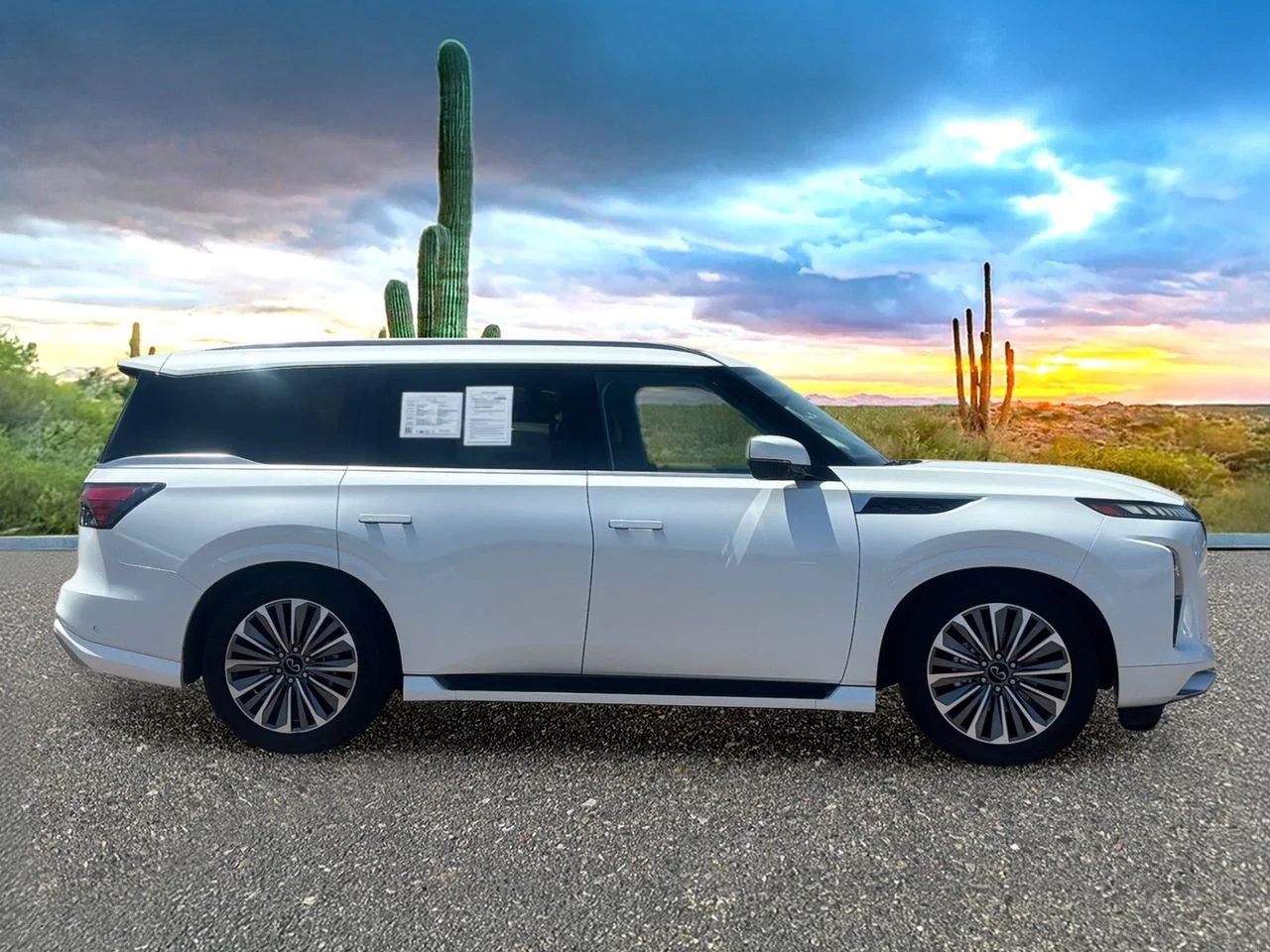 Certified Used 2025 Radiant White INFINITI Luxe image 6