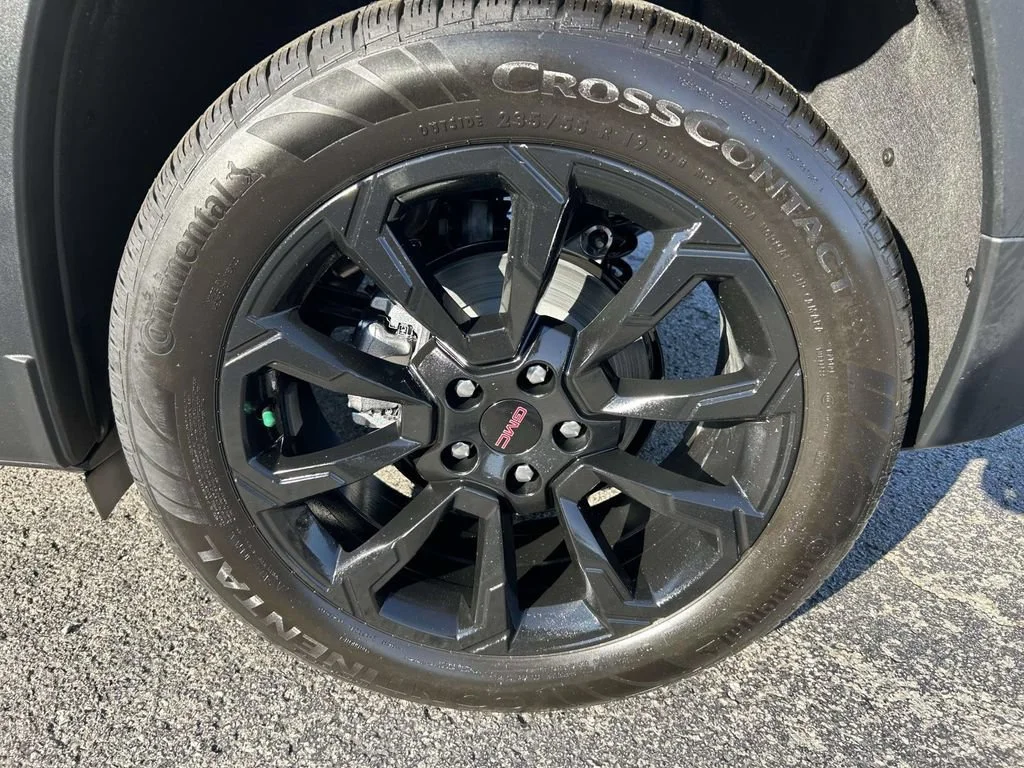 New 2027 Summit White GMC Elevation image 10