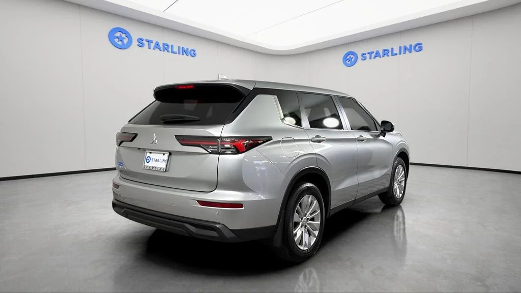 Used 2025 Silver Mitsubishi ES 2.5 2WD image 8