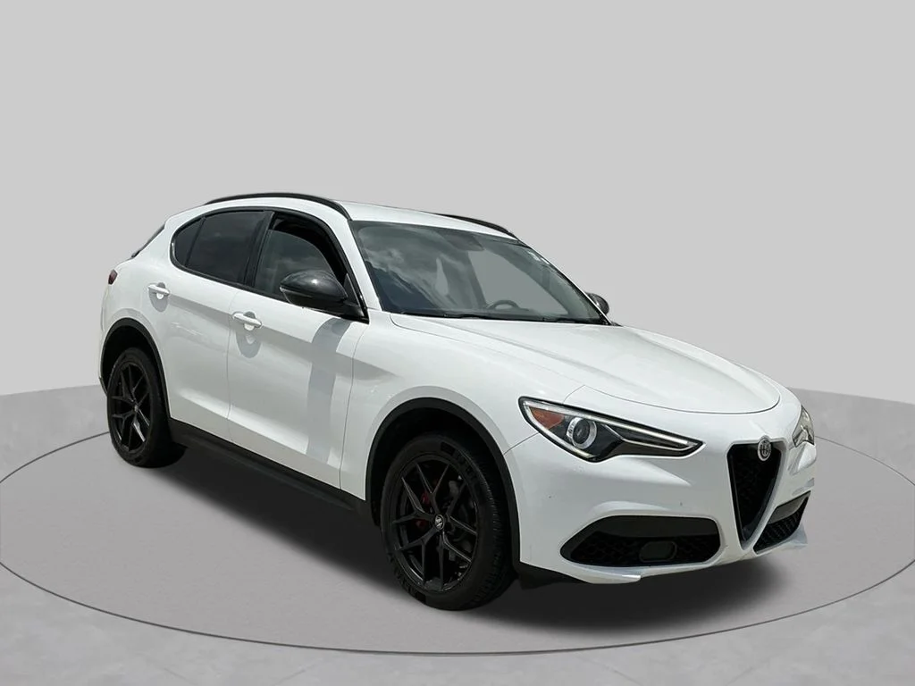 Used 2019 White Alfa Romeo Base image 15