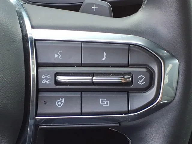 Used 2025 Sterling Metallic GMC Elevation image 27