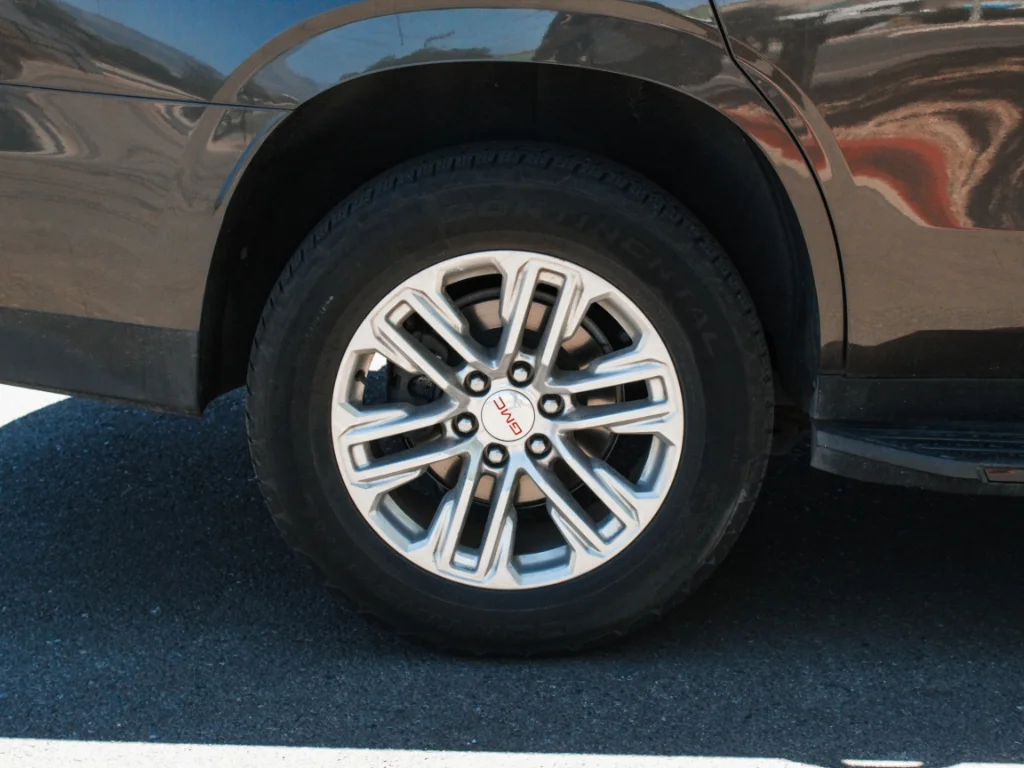 Used 2021 Smokey Quartz Metallic GMC SLE image 4