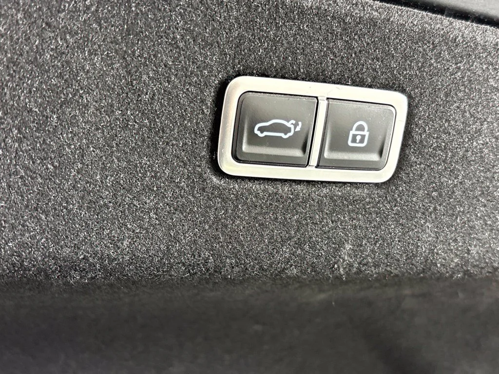 Used 2023 Black Hyundai SEL image 25