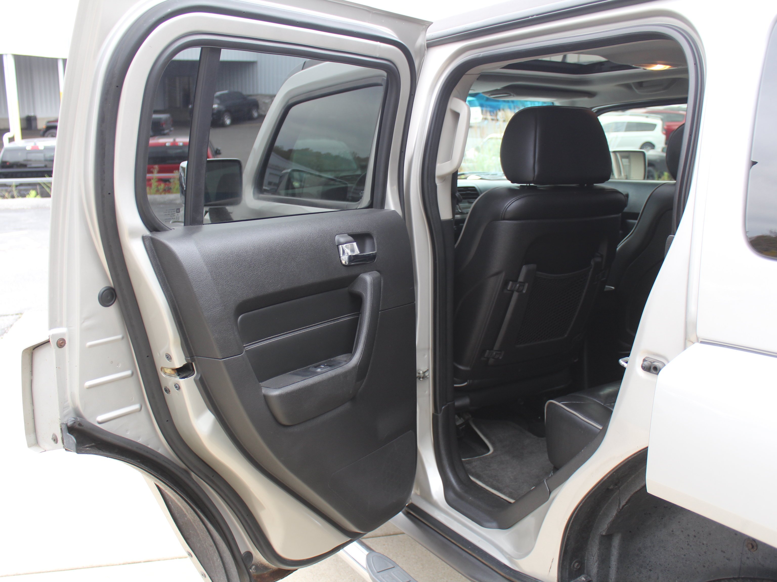 Used 2007 Boulder Gray Metallic HUMMER SUV image 21