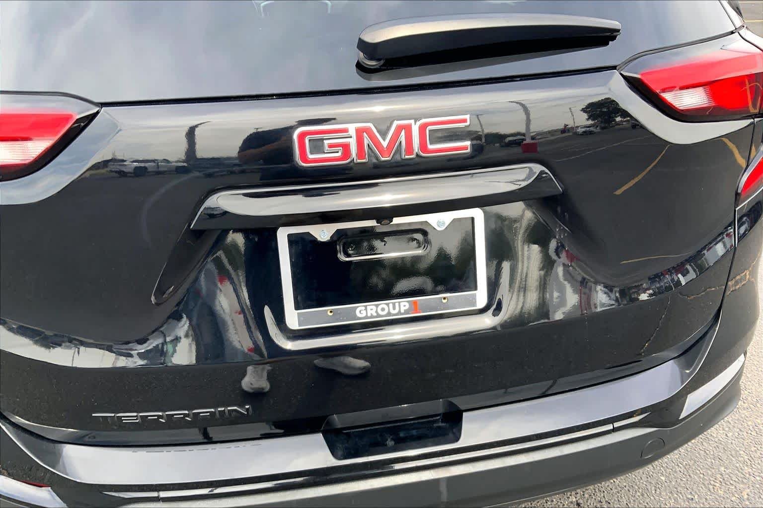 Used 2019 Ebony Twilight Metallic GMC SLE image 31