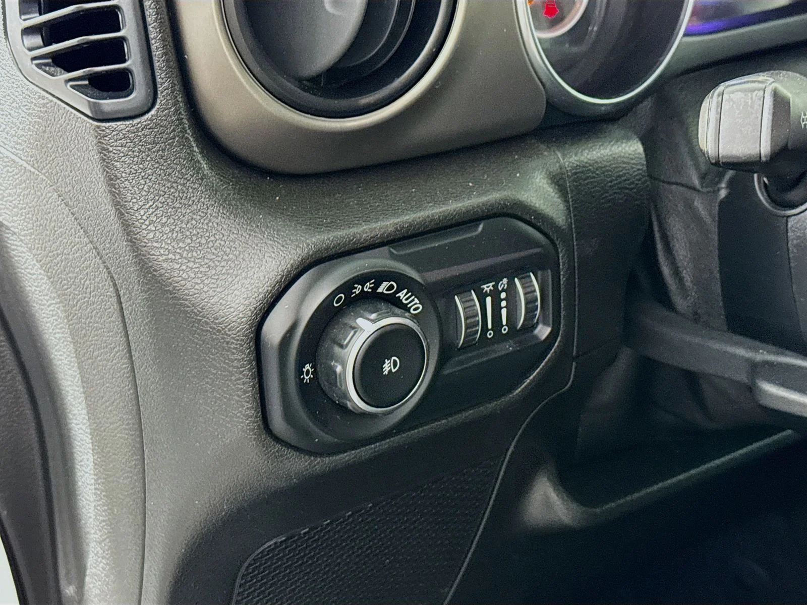 Used 2019 White Jeep Unlimited Sport S image 8