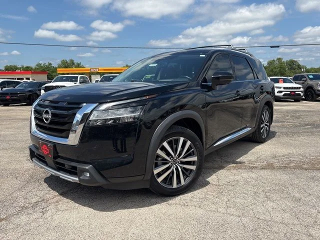 2022 Nissan Pathfinder Platinum 4WD's photo
