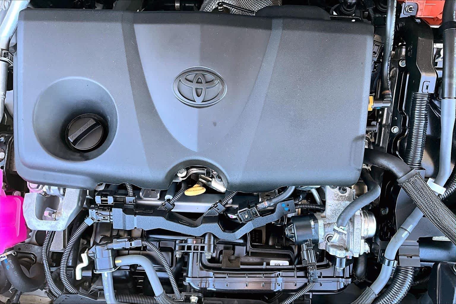 Used 2024 Ice Cap Toyota Hybrid XLE image 32