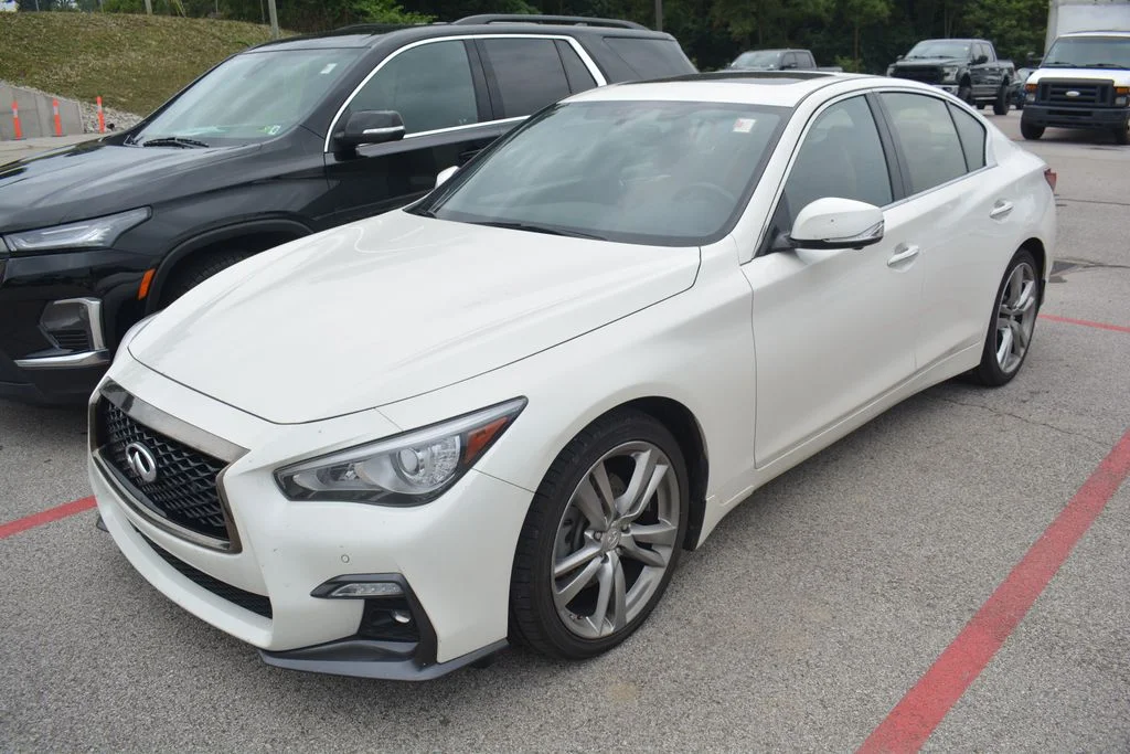 Used 2021 White INFINITI 3.0t Signature Edition image 1