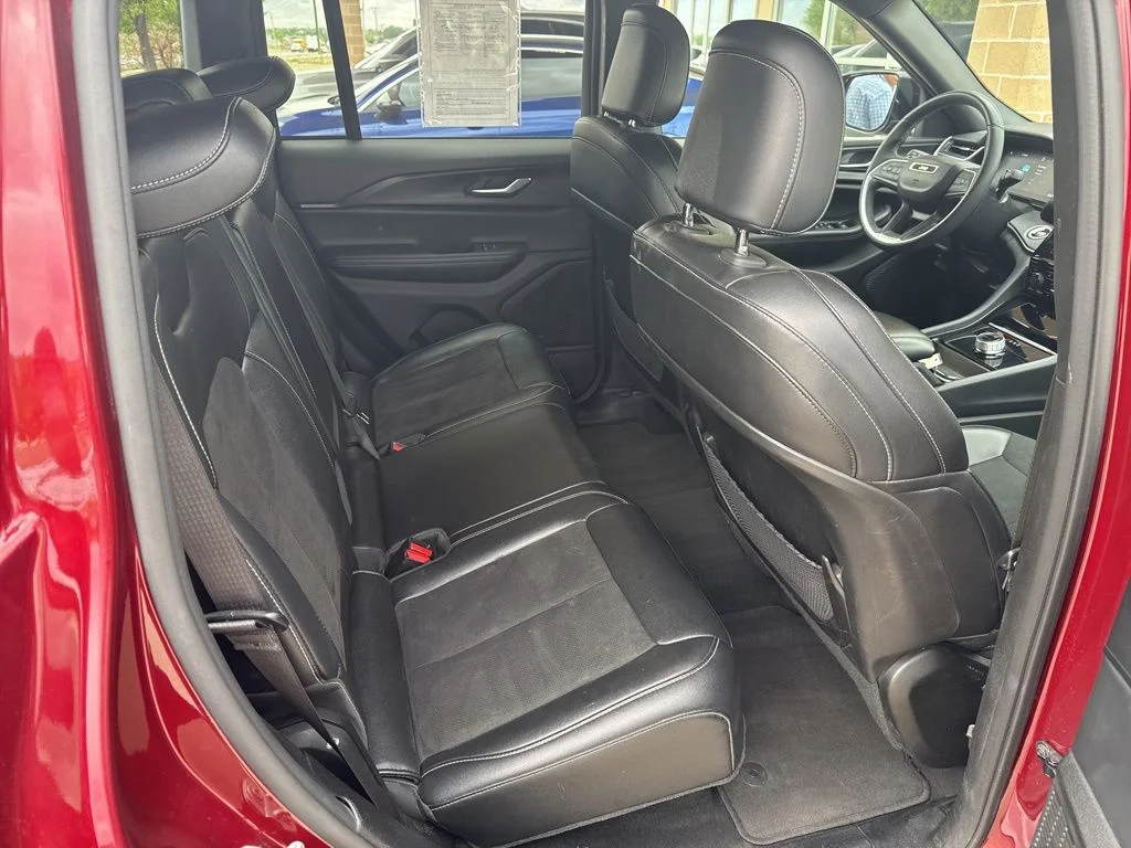 Used 2024 Red Jeep Altitude image 18