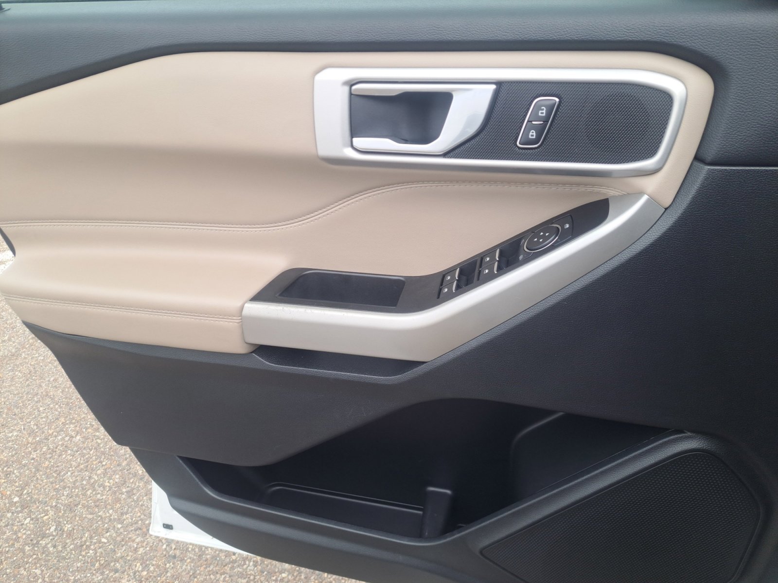 Used 2022 Oxford White Ford XLT image 27