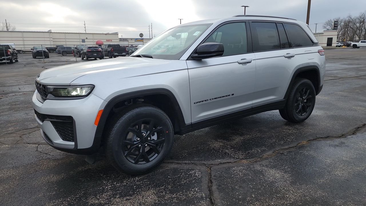 New 2026 Silver Zynith Jeep Altitude image 4