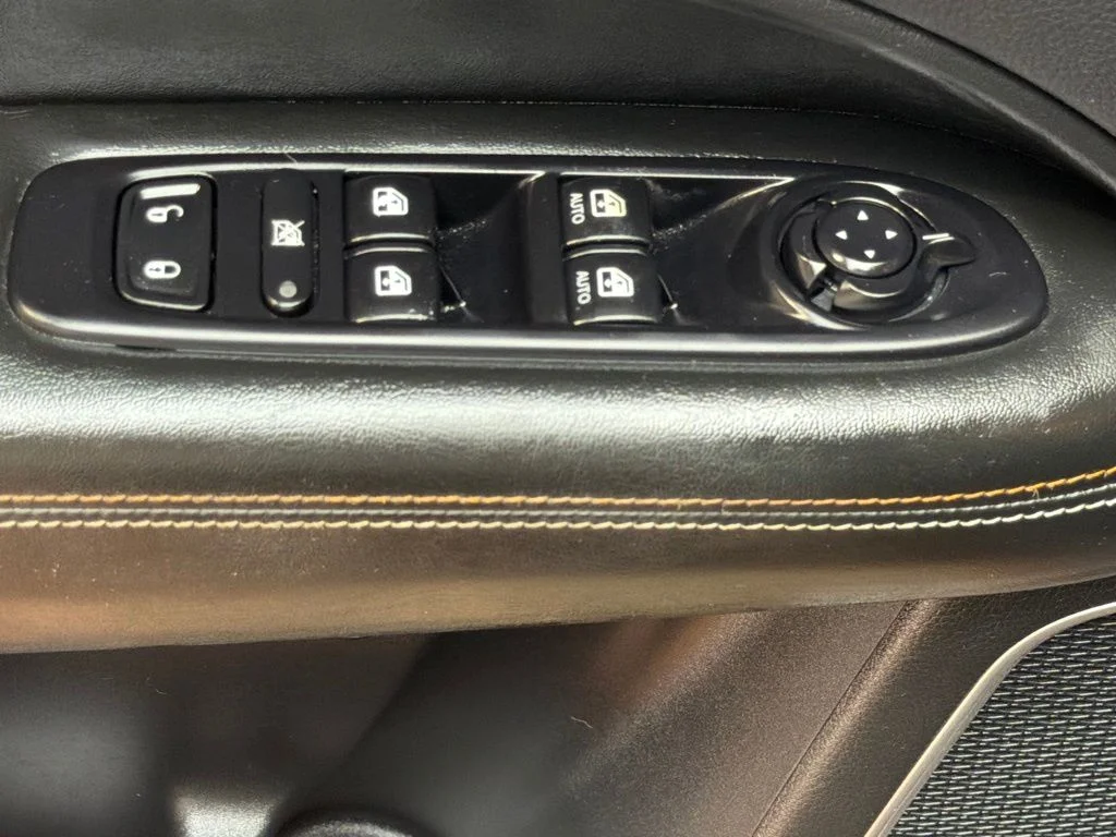 Used 2020 Granite Crystal Metallic Clearcoat Jeep Sport image 22