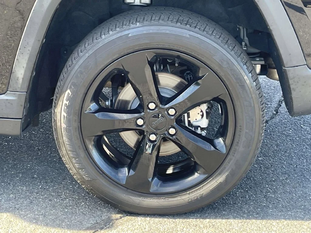 Used 2023 Black Jeep Altitude image 12