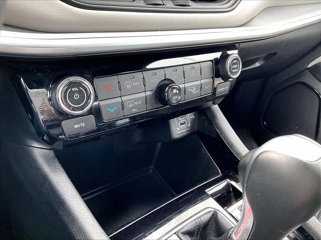 Used 2025 White Jeep Limited image 32