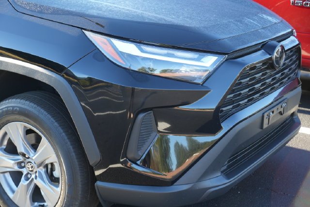 Used 2024  Toyota XLE image 4