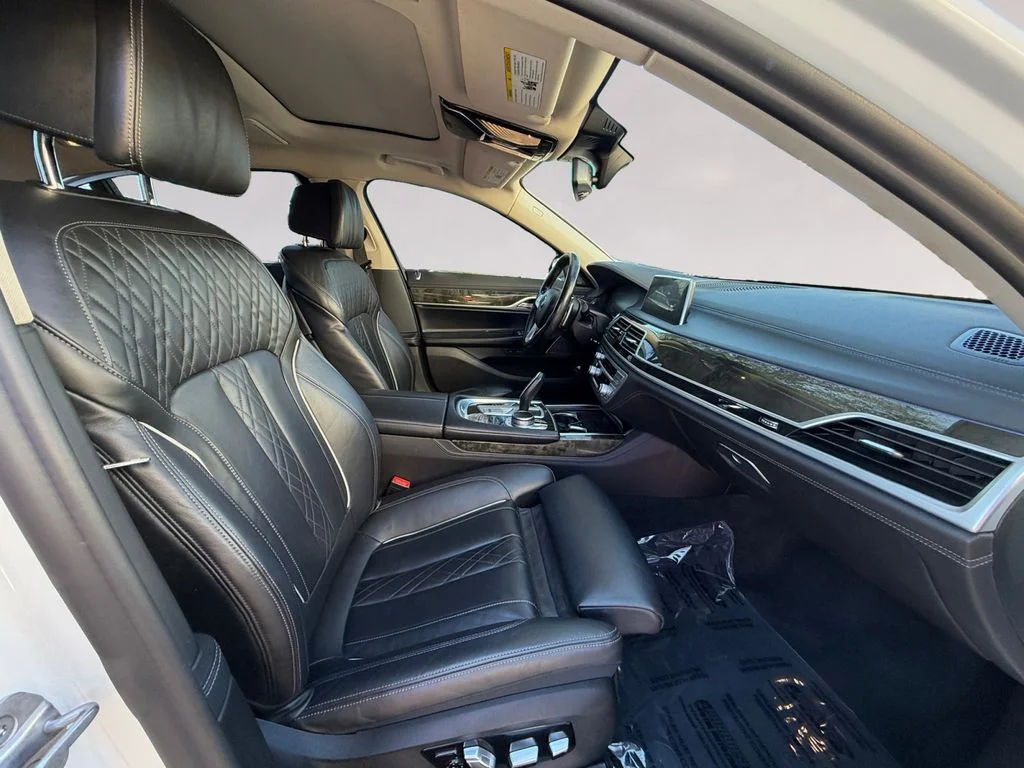 Used 2022 White BMW 740i image 17
