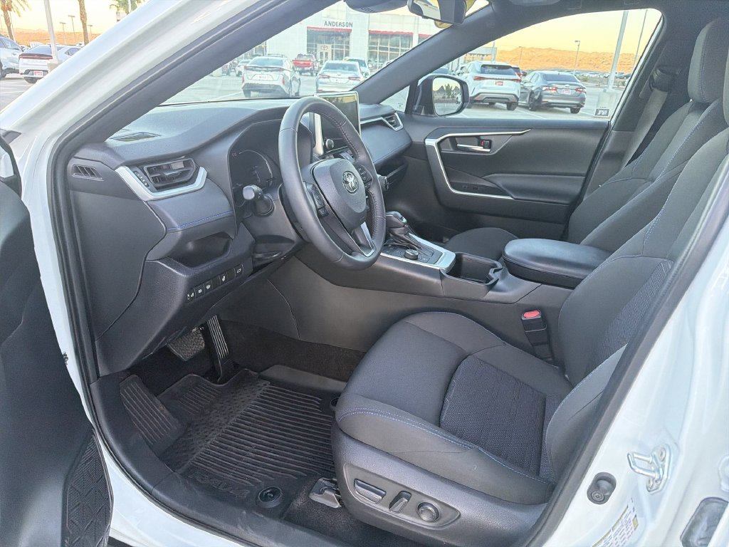 2024 Toyota RAV4 SE - Photo 26
