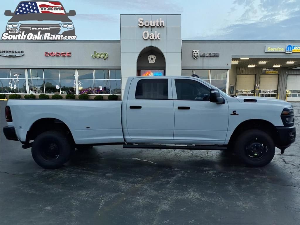 New 2026 Bright White Clear-Coat Exterior Paint RAM Tradesman image 2