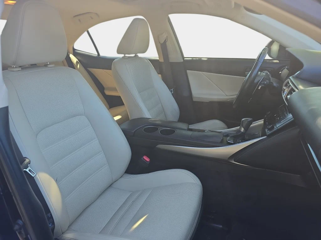 Used 2014  Lexus 250 image 12