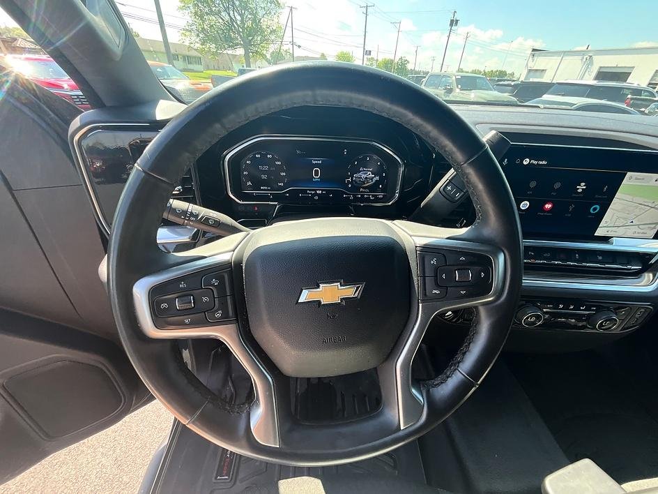 Used 2025 Gray Chevrolet LT image 33