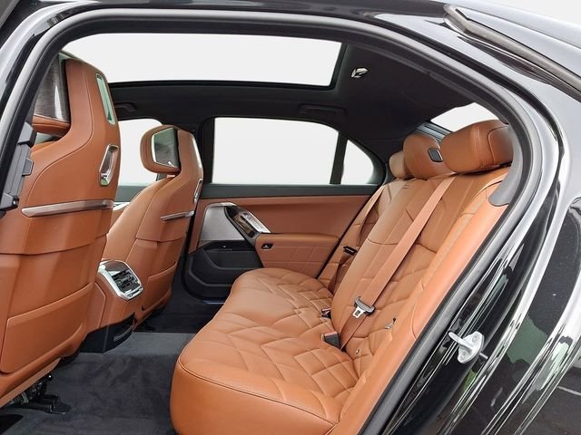 New 2026 Black Sapphire Metallic BMW 760i xDrive image 9