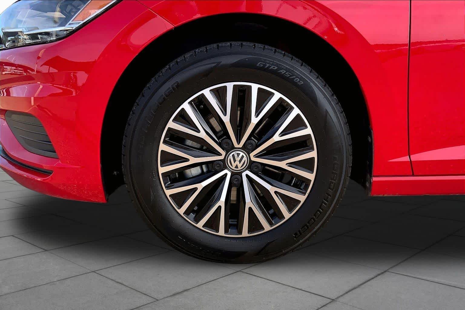 Used 2021 Tornado Red Volkswagen S image 11
