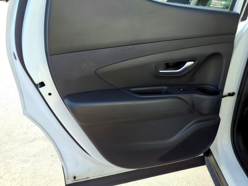 Used 2025 Atlas White Hyundai SEL image 13