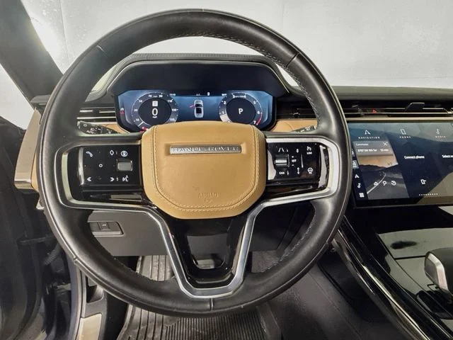 Used 2024 Blue Land Rover SE image 12
