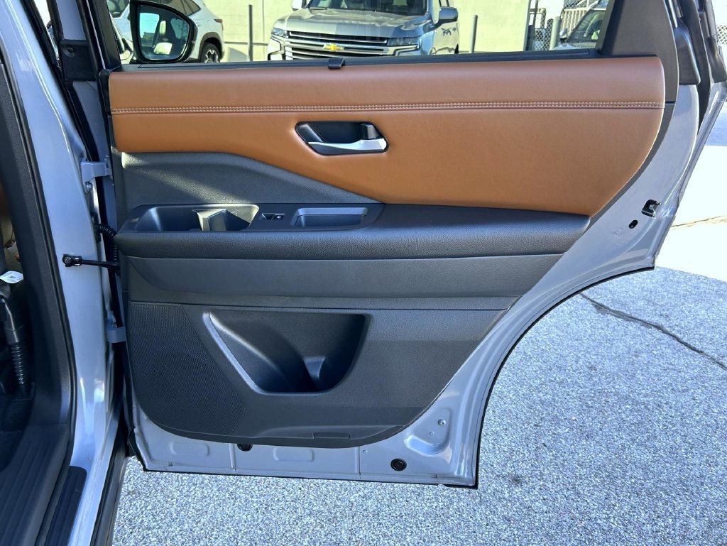 Used 2024 Gray Nissan Platinum image 19