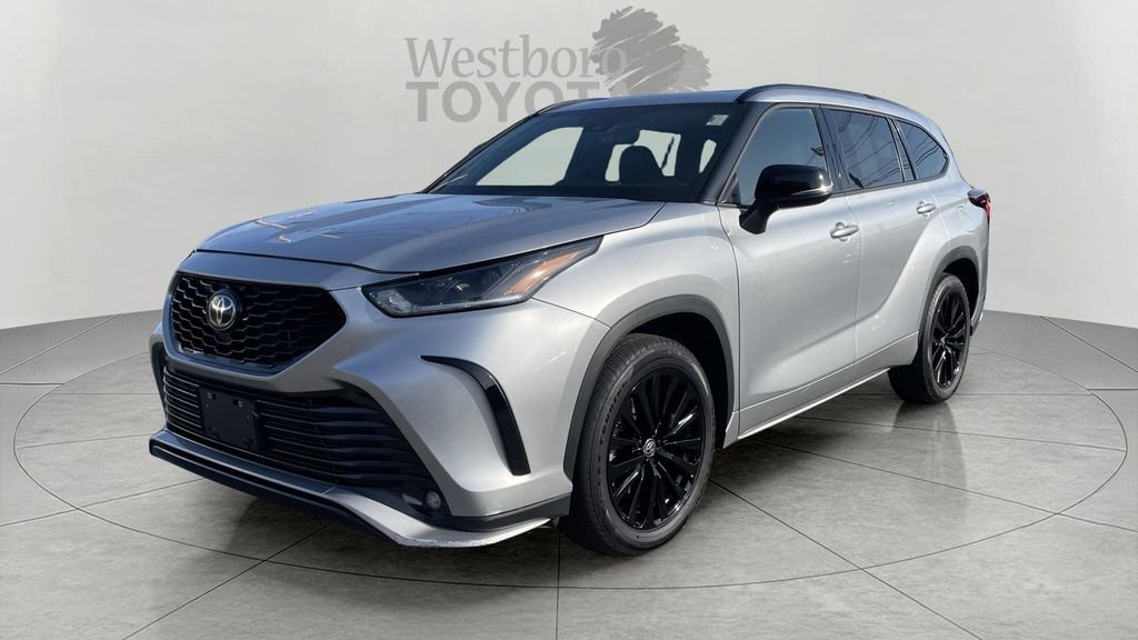 Used 2025 Silver Toyota XSE image 3