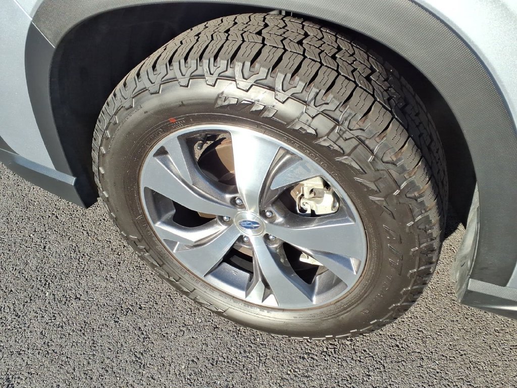 Used 2024 Ice Silver Metallic Subaru Premium image 17