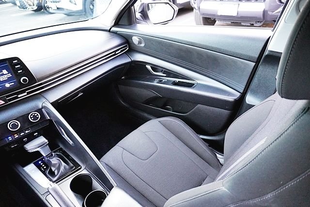 Used 2021 Gray Hyundai SE image 19