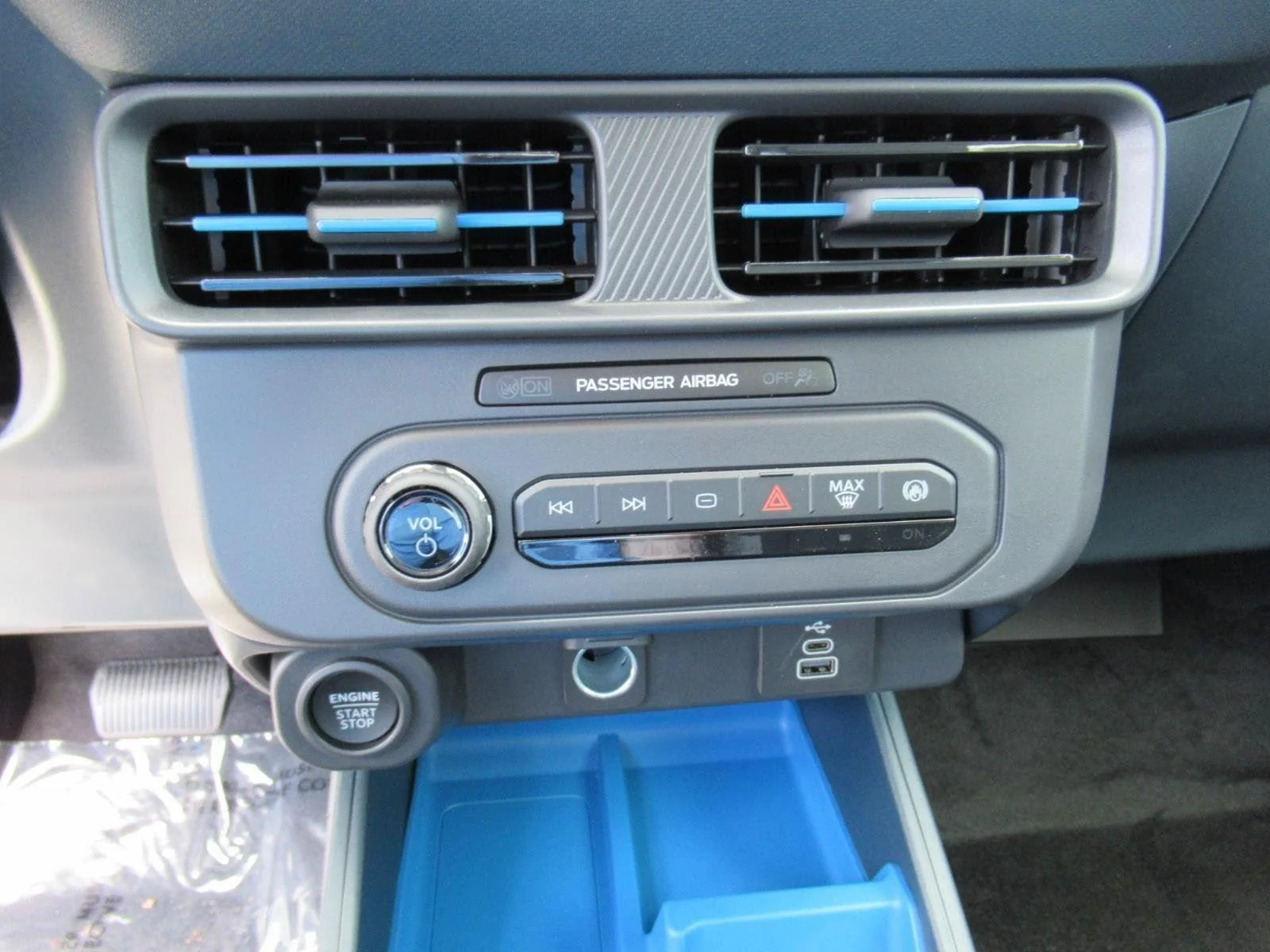 New 2026 Carbonized Gray Metallic Ford XLT image 24