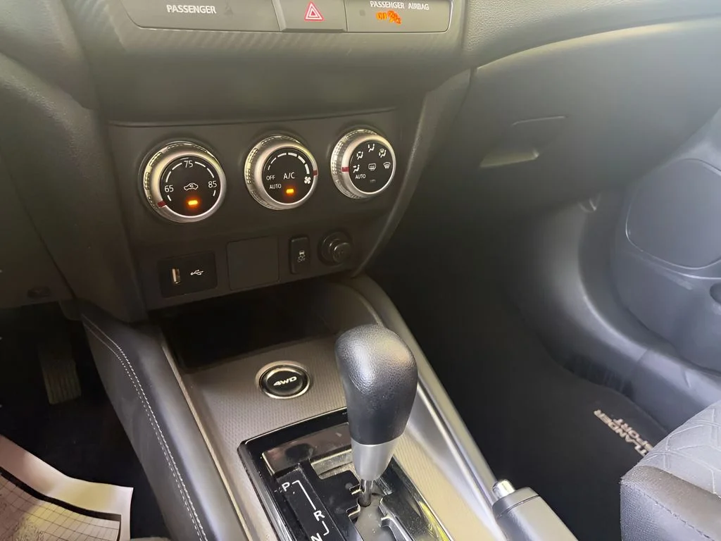 Used 2024 Silver Mitsubishi 2.0 ES image 21