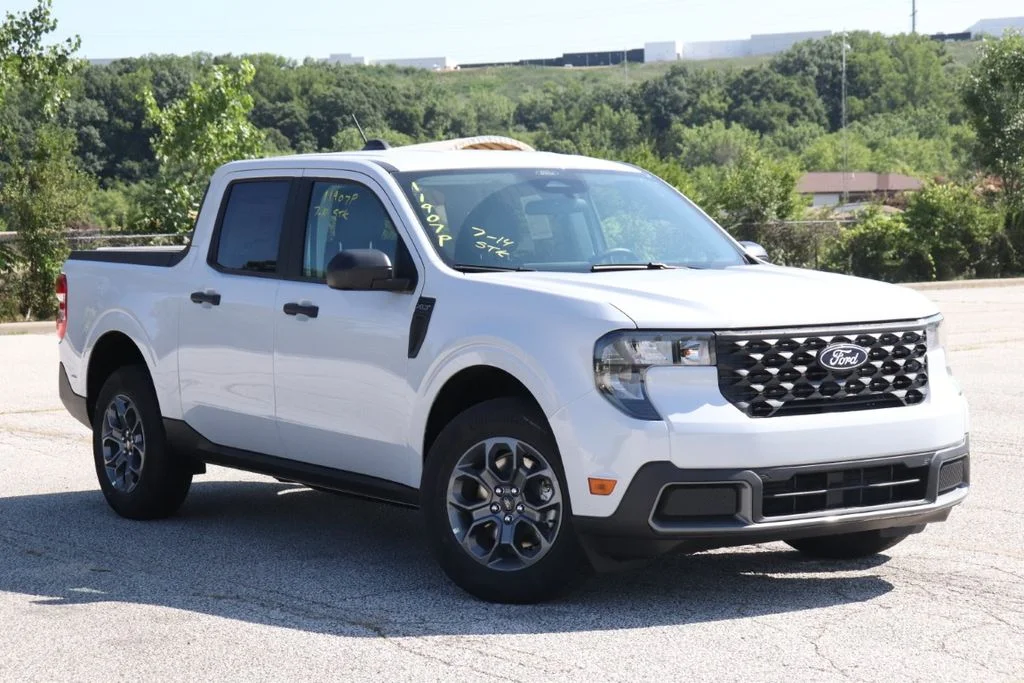 New 2026 Space White Metallic Ford XLT image 2