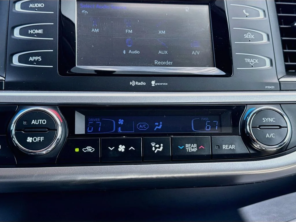 Used 2015 Gray Toyota LE Plus V6 image 17