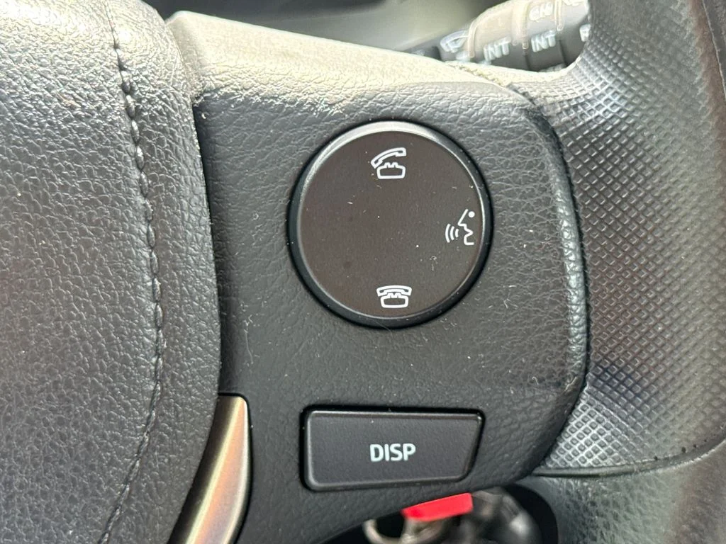 Used 2015 Classic Silver Metallic Toyota XLE image 28