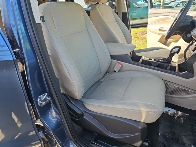 Used 2018 Blue Ford SE image 10