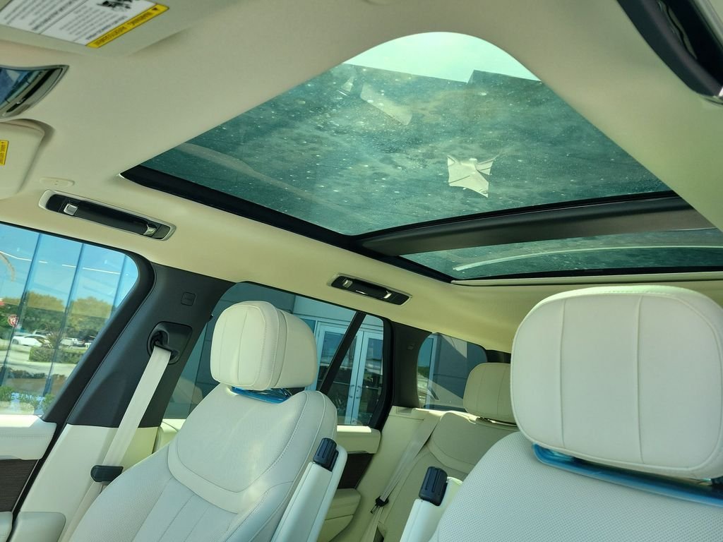 New 2026 Charente Grey LAND ROVER SE image 28